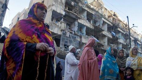 Mourners after a bomb blast - Karachi