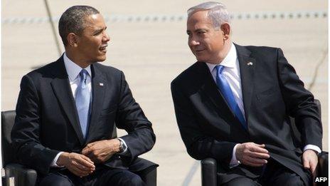 US President Barack Obama (left) and Israeli Prime Minister Benjamin Netanyahu (right) at Ben Gurion airport, 20 March 2013