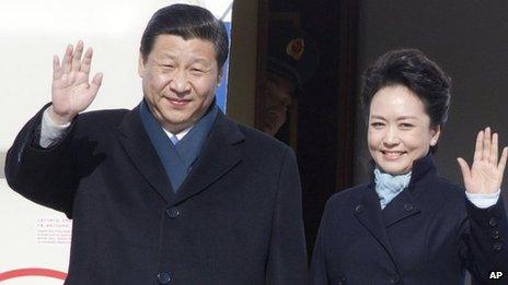 Chinese President Xi Jinping and his wife, Peng Liyuan, waving upon their arrival at Vnukovo II government airport outside Moscow, Russia, 22 March 2013