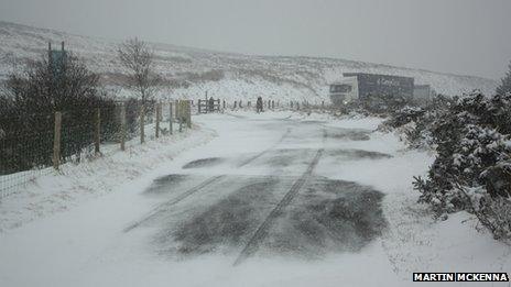 Lorry drives over Glenshane Pass