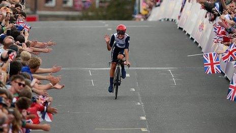 Lizzie Armistead during the women's individual time trial at the London Olympic games