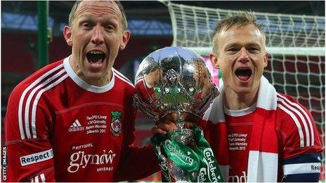 Wrexham player-manager Andy Morrell and captain Dean Keates