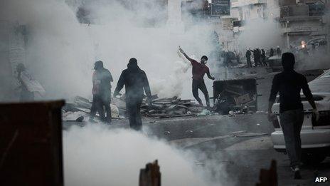 Bahraini protestors confront and riot police in the village of Daih, west of Manama, on March 8, 2013.