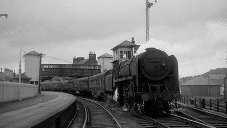 Train on Waverley line