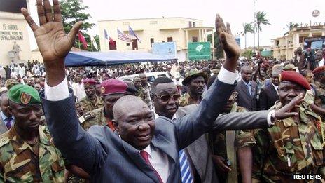 Central African Republic rebel leader Michel Djotodia greets supporters in Bangui (30 Mar 2013)