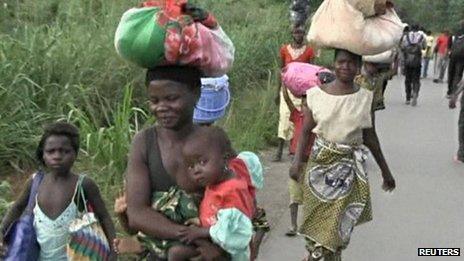 People walk as they leave Begoua for capital Bangui - 23 March 2013