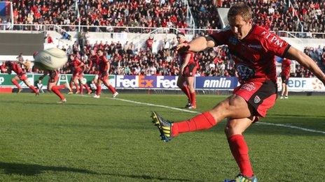 Jonny Wilkinson lands one of his six successful penalty kicks