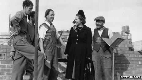 Margaret Thatcher speaking to bricklayers in Dartford in 1950