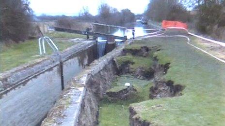 Canal lock collapsed in Buckland, Bucks
