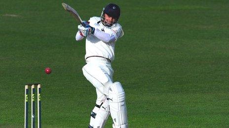 Scott Borthwick pulls for four at Edgbaston