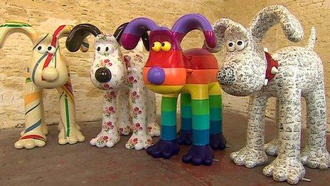 Giant Gromit sculptures unveiled in Bristol