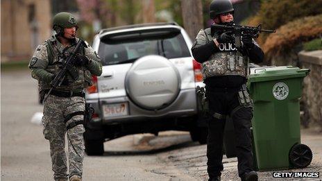 Members of a SWAT team search through a neighbourhood in Watertown, Boston (19 April 2013)