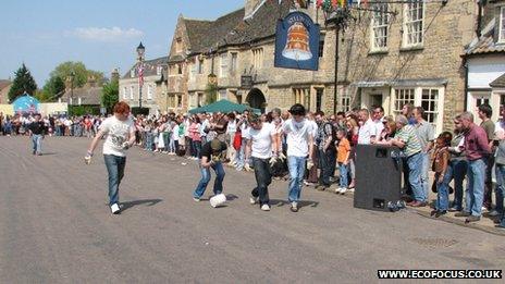 Men's Cheese Rolling race, Stilton, 2007