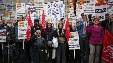 Protest gan weithwyr Remploy