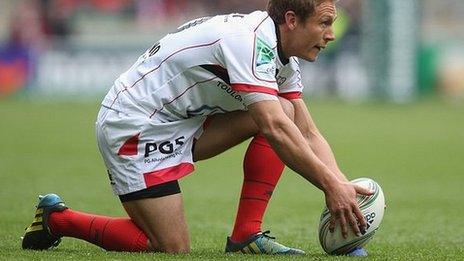 Jonny Wilkinson lines up a penalty for Toulon