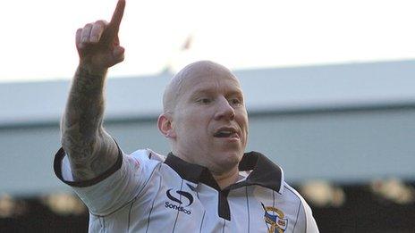 Lee Hughes