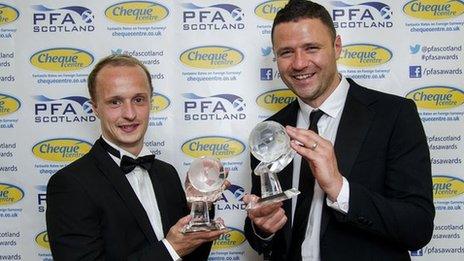 Hibernian's Leigh Griffiths and Motherwell's Michael Higdon