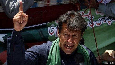 Imran Khan addresses supporters after a visit to the mausoleum of Mohammad Ali Jinnah, 7 May