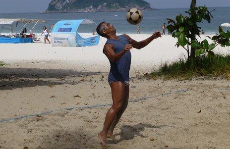 Romario plays futevolley