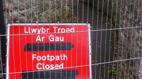 Footpath closed sign