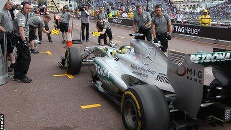 Mercedes team change tyres in Monaco