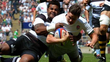 Freddie Burns scores a try for England