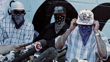 Members of the Mara Salvatrucha gang at a news conference at a prison in San Pedro Sula (28/05/2013)