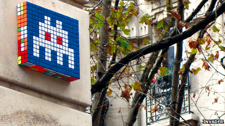 Space Invaders art in Paris