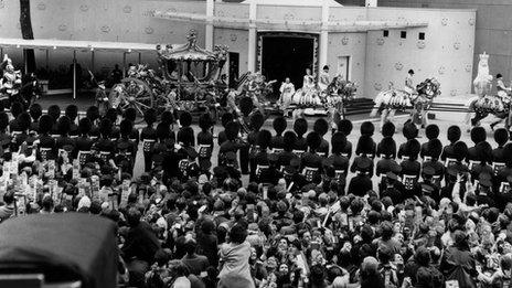 Coronation crowds