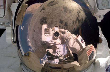 Steve Robinson takes a selfie in space