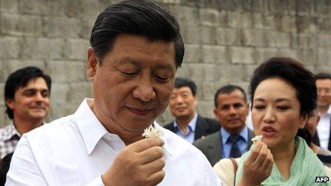 Xi Jinping and Peng Liyuan visit a family of coffee farmers in Santo Domingo, Heredia, Costa Rica on 3 June 2013