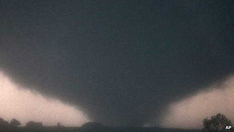 A tornado touches down near El Reno, Oklahoma 31 May 2013