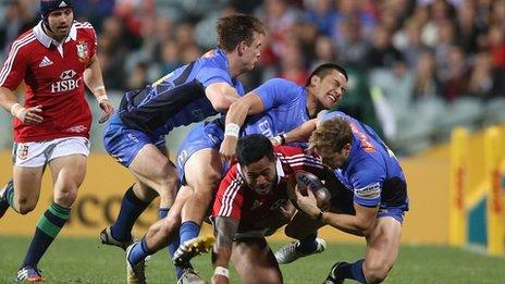 Manu Tuilagi goes on the charge