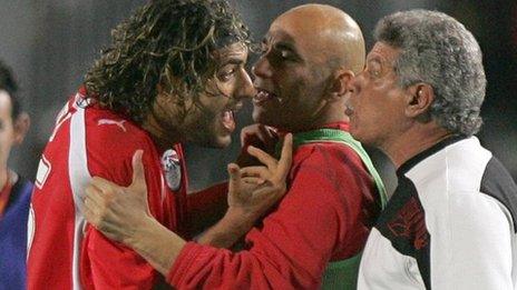 Mido argues with coach Hassan Shehata (right) during Egypt's 2006 Africa Cup of Nations semi-final