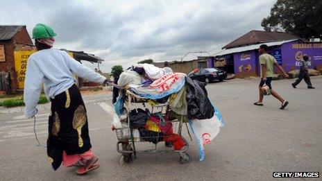 Woman pushes her cart in Alexandra township (file photo)