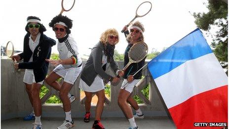 Tennis fans with flag