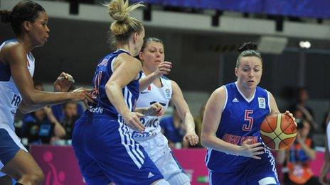 GB's Rose Anderson running with the ball