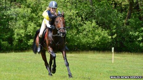 Alix Davies and her horse, Scott