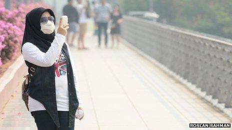 Woman wearing a smog mask in Singapore