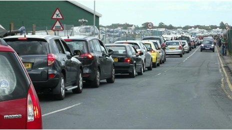 Cars queuing to get to the South East Air Show