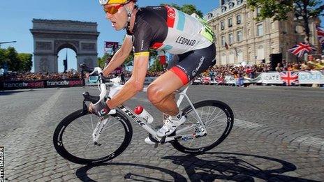 Jens Voigt rounds the Arc d'Triomphe on the Champs-Elysees on the final stage of the 2012 Tour de France