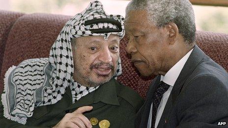 Yasser Arafat and Nelson Mandela (Cairo, 1993)