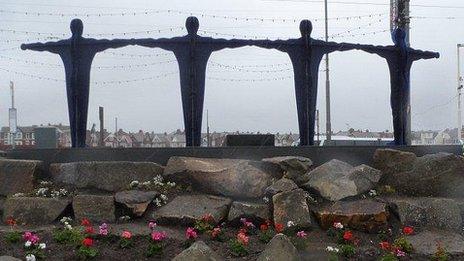 999 statue in Blackpool