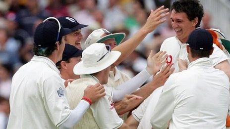 Gary Pratt is congratulated by jubilant team-mates after running out Ricky Ponting