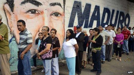 Venezuelans queue to vote, April file picture