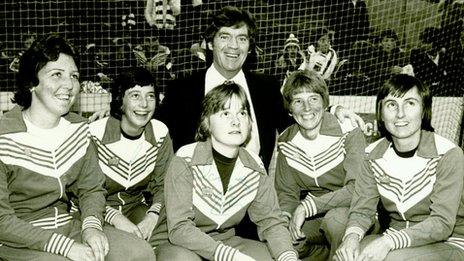 Southampton Women's players with Lawrie McMenemy