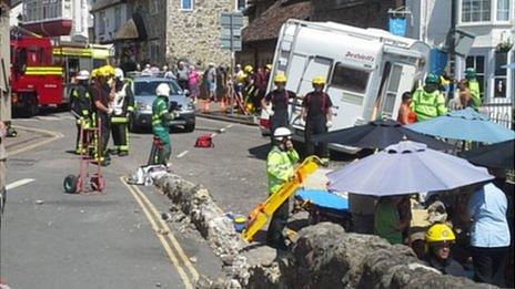 Motorhome crashes in Beer