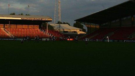 Racecourse Ground