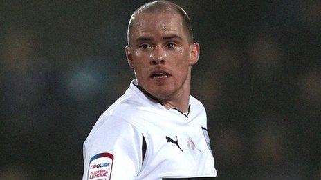 Iain Hume