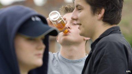 Teenage drinking in a gang